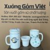 Cốc sứ lọc trà in logo có nắp dáng trụ cao quai C 450ml CSLT-03