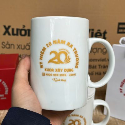 Cốc sứ lọc trà in logo có nắp dáng trụ cao quai C 450ml CSLT-01