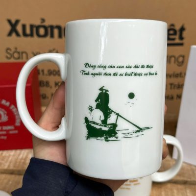 Cốc sứ lọc trà in logo có nắp dáng trụ cao quai C 450ml CSLT-01