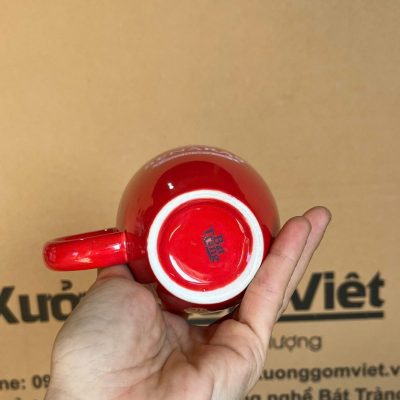 Ly sứ màu in logo dáng thóp quai C màu đỏ và trắng 350ml LSM-20