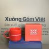 Ly sứ màu in logo dáng trụ lùn quai C màu cam 300ml LSM-05