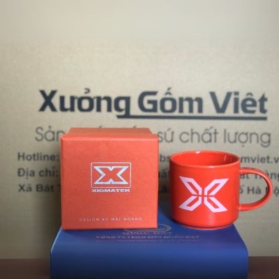 Ly sứ màu in logo dáng trụ lùn quai C màu cam 300ml LSM-05