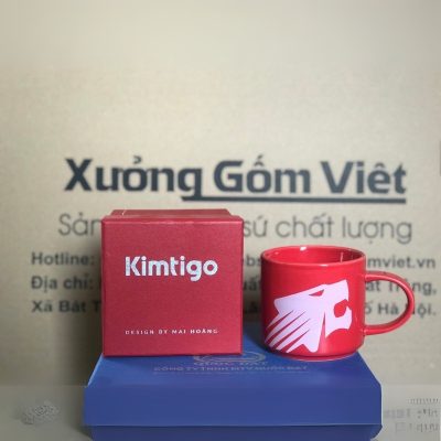 Ly sứ màu in logo dáng trụ lùn quai C màu đỏ 300ml LSM-04