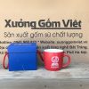 Ly sứ màu in logo dáng trụ lùn quai C màu đỏ và trắng 300ml LSM-23