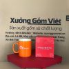 Ly sứ màu in logo dáng trụ quai C màu cam và trắng 350ml LSM-30