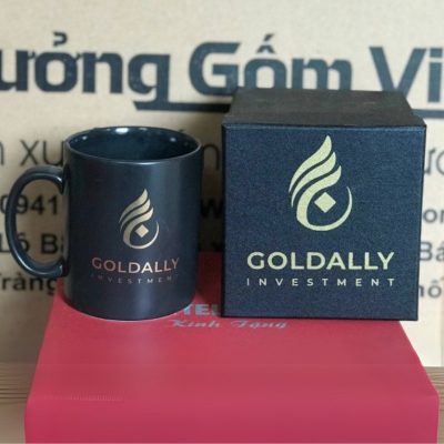 Ly sứ màu in logo dáng trụ quai C màu đen 350ml LSM-28