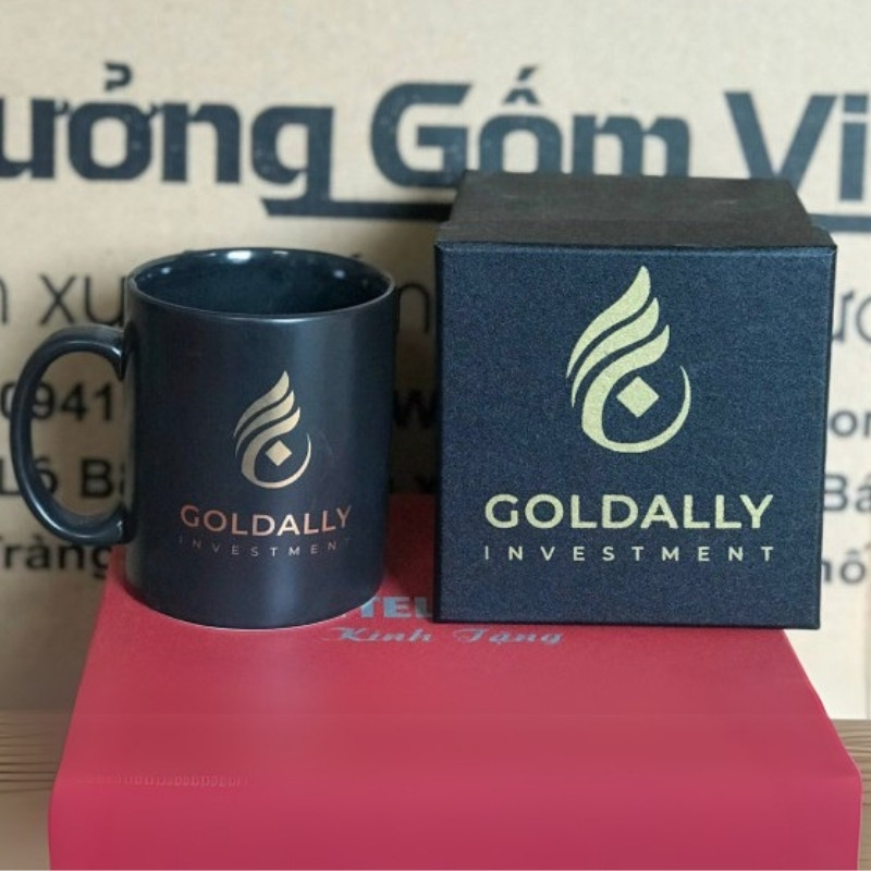 Ly sứ màu in logo dáng trụ quai C màu đen 350ml LSM-28