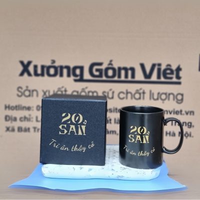 Ly sứ màu in logo dáng trụ quai C màu đen 350ml LSM-12
