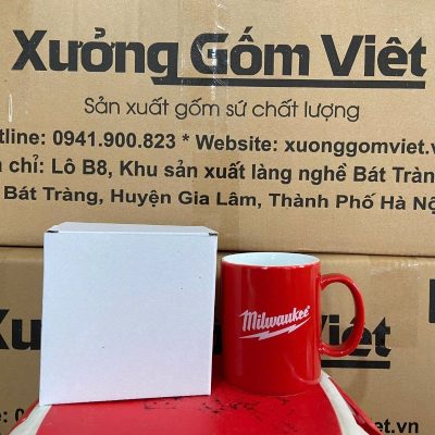 Ly sứ màu in logo dáng thóp quai C màu đỏ 350ml LSM-21