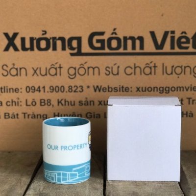 Ly sứ màu in logo dáng trụ quai C màu trắng và xanh dương 350ml LSM-06
