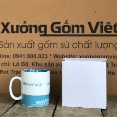 Ly sứ màu in logo dáng trụ quai C màu trắng và xanh dương 350ml LSM-06