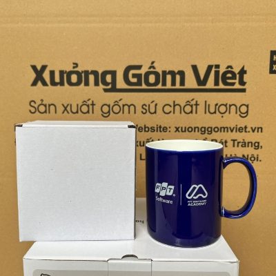 Ly sứ màu in logo dáng trụ quai C màu xanh navy và trắng 350ml LSM-15
