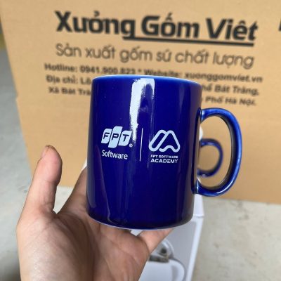 Ly sứ màu in logo dáng trụ quai C màu xanh navy và trắng 350ml LSM-15