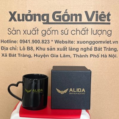 Ly sứ màu in logo dáng trụ quai tim màu đen 350ml LSM-18