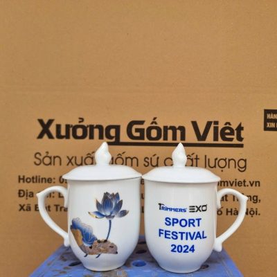 Ly sứ trắng in logo có nắp dáng thóp quai bán tim 350ml LST-09