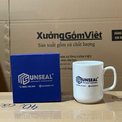 Ly sứ trắng in logo dáng trụ quai vuông 350ml LST-11
