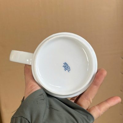 Ly sứ trắng in logo dáng trụ thấp quai C 300ml LST-12