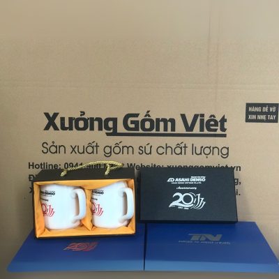 Bộ cốc sứ 2 món in logo dáng trụ quai vuông 350ml BCS-23