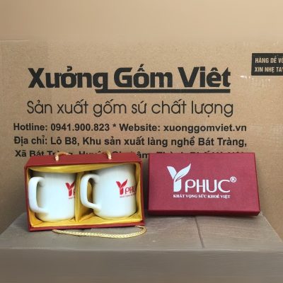Bộ cốc sứ 2 món in logo dáng trụ quai vuông 350ml BCS-24