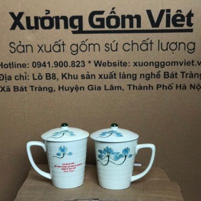 Bộ cốc sứ 2 món in logo dáng vát thấp quai vuông họa tiết hoa sen xanh 300ml BCS-21