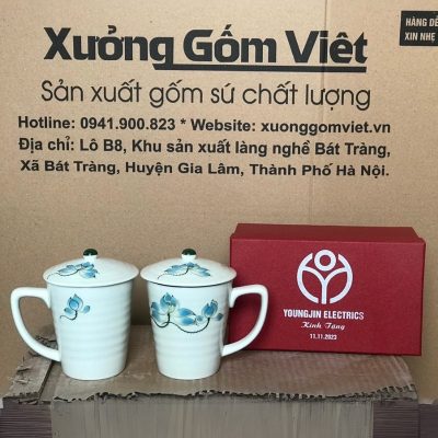 Bộ cốc sứ 2 món in logo dáng vát thấp quai vuông họa tiết hoa sen xanh 300ml BCS-21