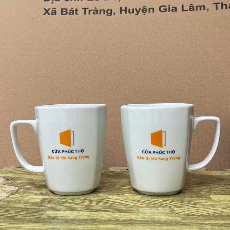 Bộ cốc sứ 2 món in logo dáng vuông quai vuông 330ml BCS-18