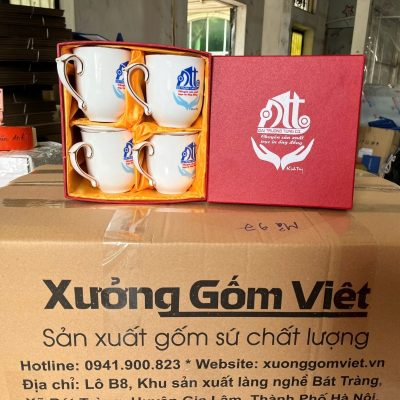 Bộ cốc sứ 4 món in logo dáng ngọn lửa có nắp quai bán tim 350ml BCS-26
