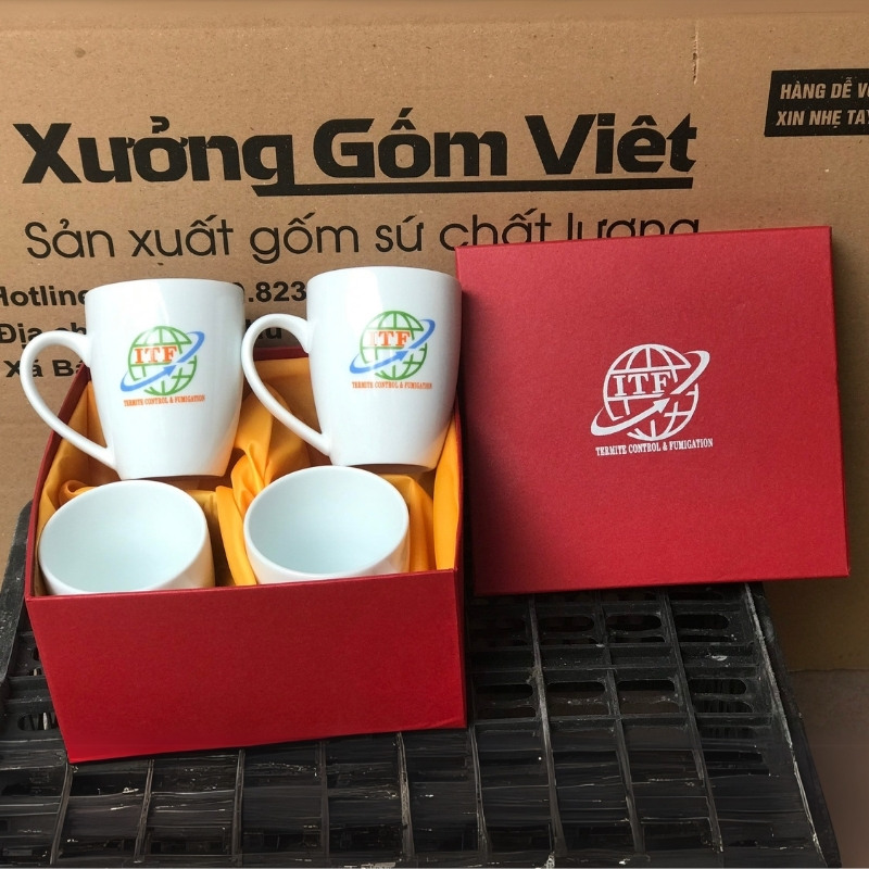 Bộ cốc sứ 4 món in logo dáng thóp quai bán tim 400ml BCS-07