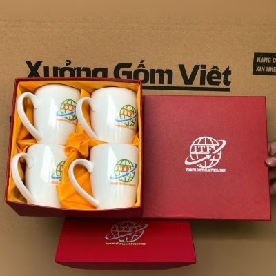 Bộ cốc sứ 4 món in logo dáng thóp quai bán tim 400ml BCS-07