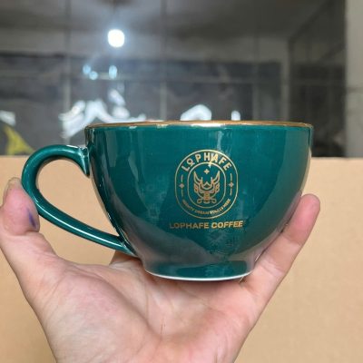 Ly sứ cafe in logo màu xanh lá đậm và trắng kẽ viền vàng dung tích 220ml LSCF-16