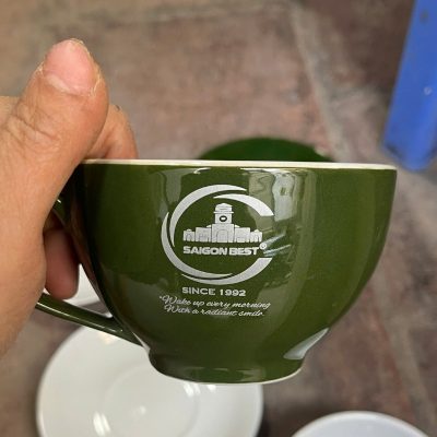 Ly sứ cafe in logo kèm đĩa màu xanh rêu và trắng dung tích 220ml LSCF-19