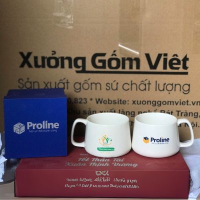 Ly sứ trắng in logo dáng lùn quai vuông 300ml LST-24