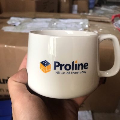 Ly sứ trắng in logo dáng lùn quai vuông 300ml LST-24