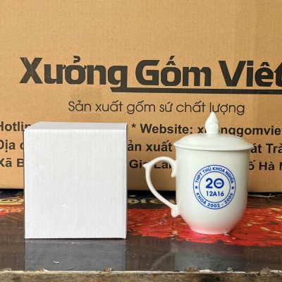 Ly sứ trắng in logo dáng ngọn lửa có nắp quai bán tim 350ml LST-17
