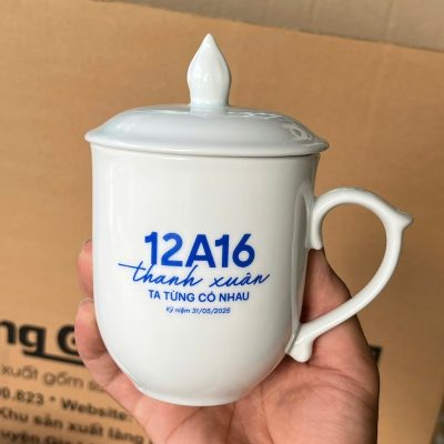 Ly sứ trắng in logo dáng ngọn lửa có nắp quai bán tim 350ml LST-17
