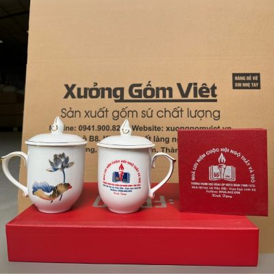 Ly sứ trắng in logo dáng ngọn lửa có nắp quai bán tim 350ml LST-33