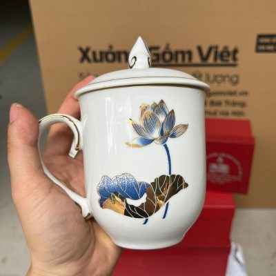 Ly sứ trắng in logo dáng ngọn lửa có nắp quai bán tim 350ml LST-33