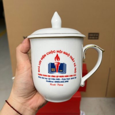 Ly sứ trắng in logo dáng ngọn lửa có nắp quai bán tim 350ml LST-33