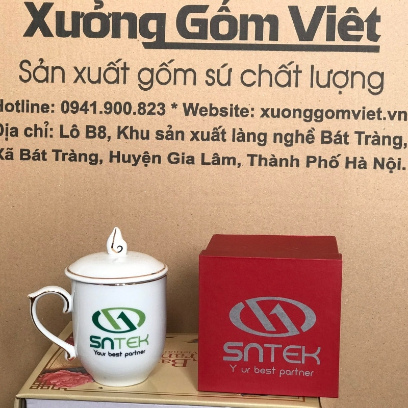 Ly sứ trắng in logo dáng ngọn lửa có nắp quai bán tim 350ml LST-49