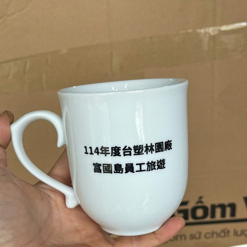 Ly sứ trắng in logo dáng ngọn lửa quai bán tim LST-27