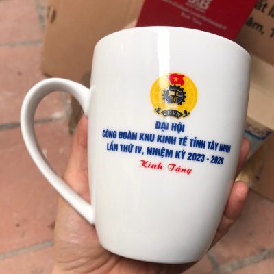 Ly sứ trắng in logo dáng thóp cao quai bán tim 400ml LST-38