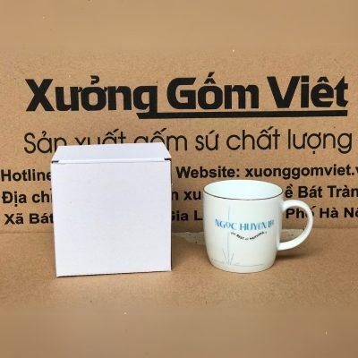 Ly sứ trắng in logo dáng trụ lùn có nắp quai C 300ml LST-37