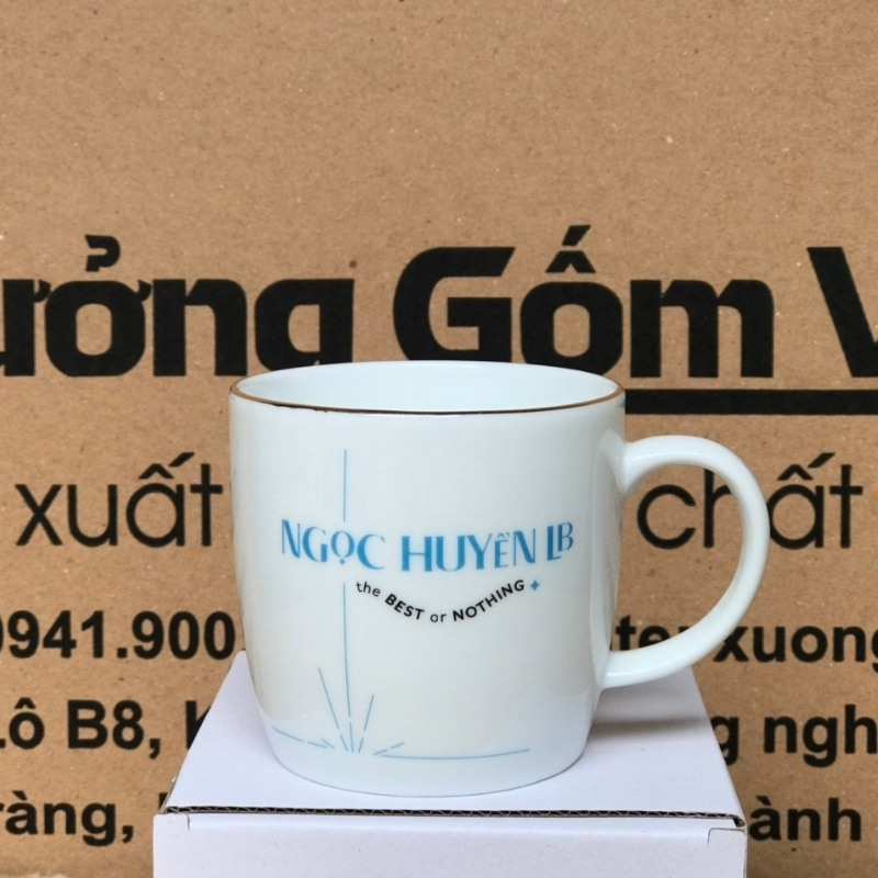Ly sứ trắng in logo dáng trụ lùn có nắp quai C 300ml LST-37