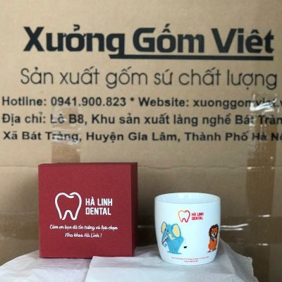 Ly sứ trắng in logo dáng trụ lùn quai C 300ml LST-26