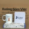 Ly sứ trắng in logo dáng trụ quai C 350ml LST-25