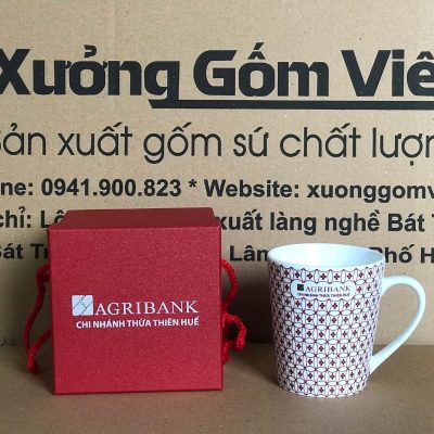 Ly sứ trắng in logo dáng trụ thấp quai bán tim 300ml LST-48