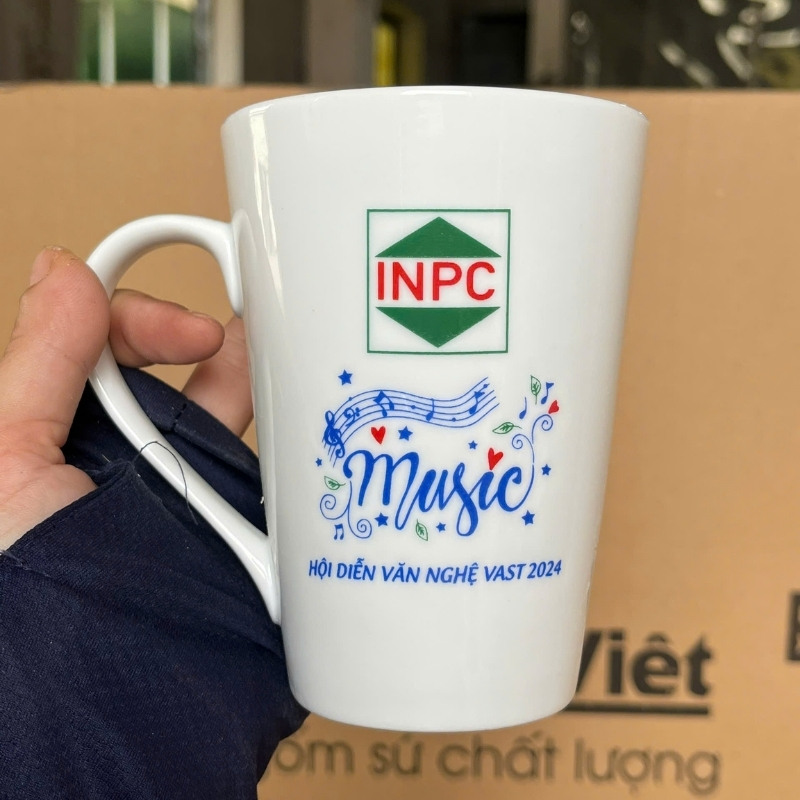Ly sứ trắng in logo dáng vát cao quai bán tim 400ml LST-32