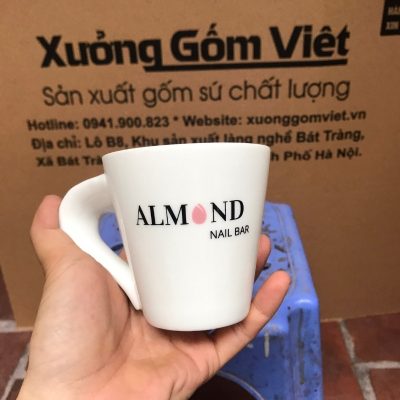 Ly sứ trắng in logo dáng vát thấp quai bán tim 300ml LST-40