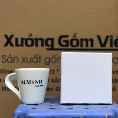 Ly sứ trắng in logo dáng vát thấp quai bán tim 300ml LST-40