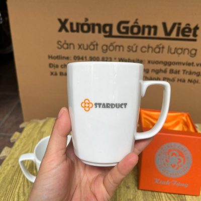 Ly sứ trắng in logo dáng vuông quai vuông 390ml LST-36